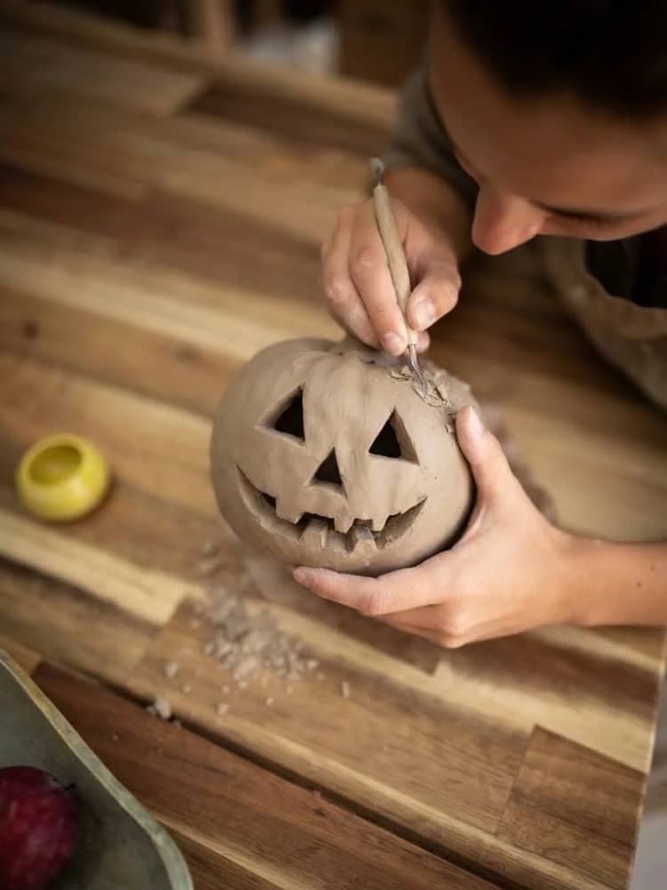 Cartaz de Cerâmica de Halloween em Ateliê Oca