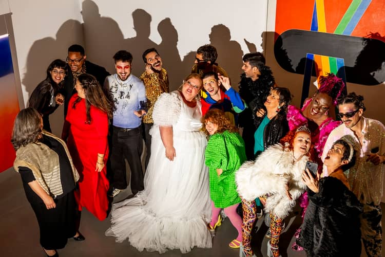Cartaz de Praga no museu: visita-performance em MAAT Central